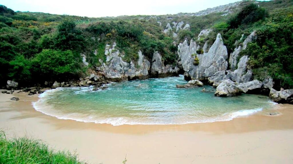 Alt Playa Gulpiyuri, Playas de Llanes, Costa Asturiana
